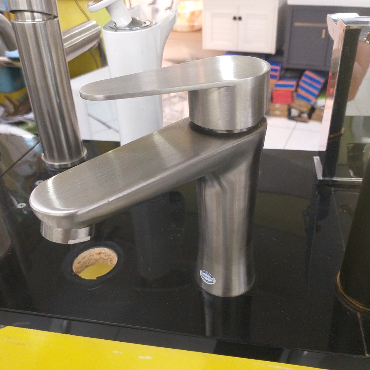 Vòi Lavabo Nóng Lạnh Horcking inox 304 HK-113