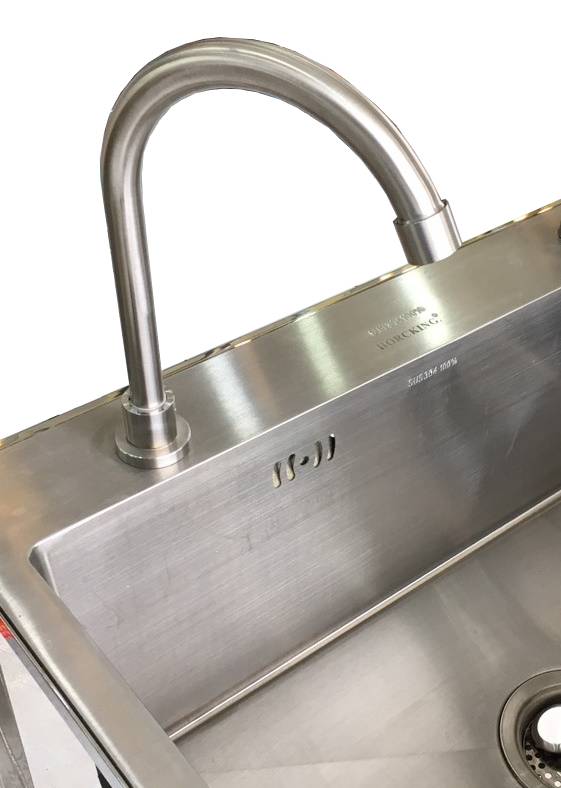 Vòi Nước Đạp Chân Gắn Tường HK 14 Inox 304