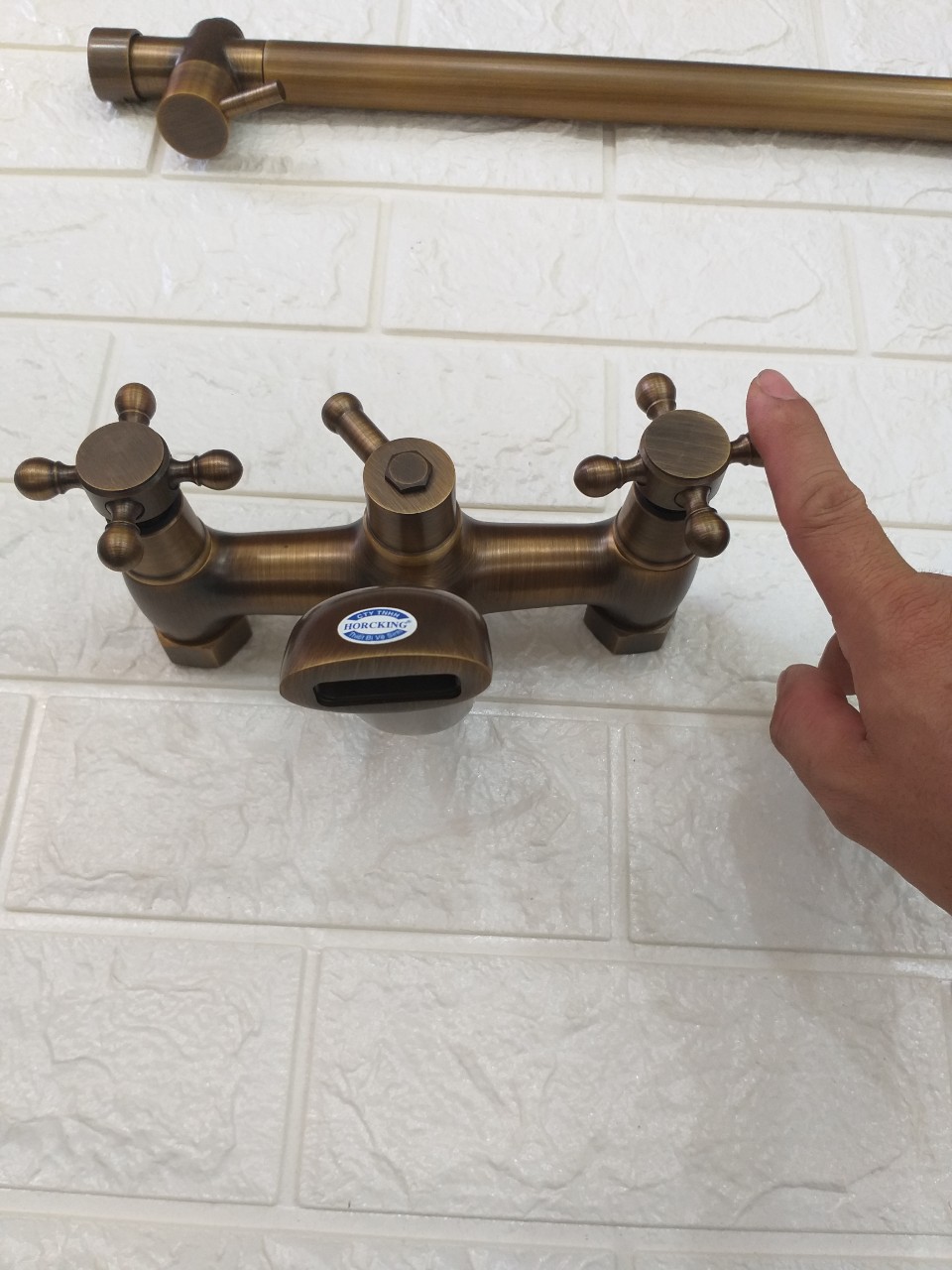 Vòi Sen Nóng Lạnh Đồng Cổ Horcking HK-012