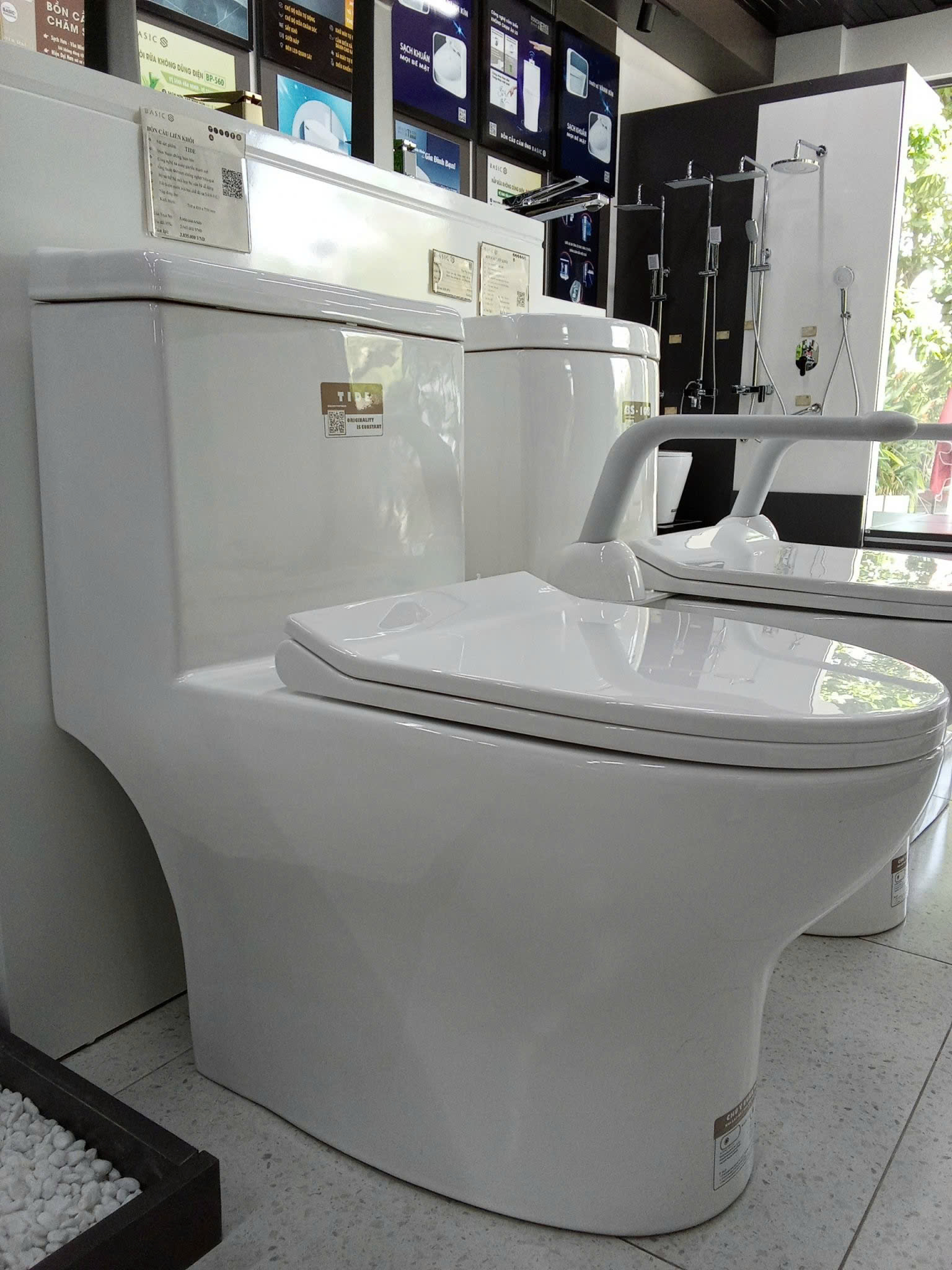 Bồn cầu 1 Khối Tâm Thoát 25 Cm Basis 119